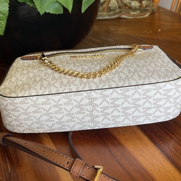 MICHAEL Kors Jet Set Large Logo Crossbody Bag - Picture 5 of 10